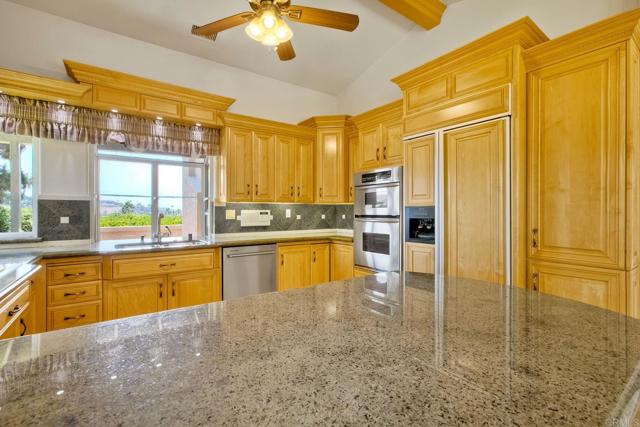 61 Via Larga Vista, Bonsall CA: https://media.crmls.org/mediaz/41081f38-04e2-4219-86b9-506ef912d8f9.jpg