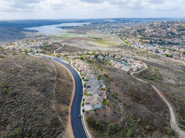 10394 Valley Waters Dr, Spring Valley CA: https://media.crmls.org/mediaz/41083317-36a0-4f72-a4ec-c643e9061aae.jpg