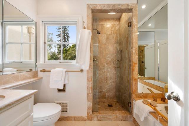 526 W Poplar Avenue, San Mateo CA: https://media.crmls.org/mediaz/410836cd-f6f0-468d-a38f-439de84688d8.jpg