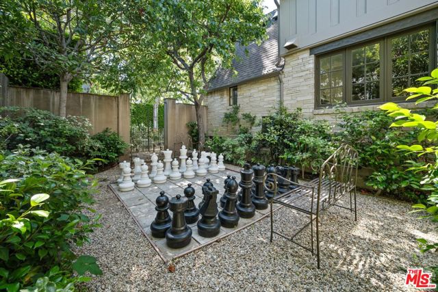 143 S Muirfield Road, Los Angeles CA: https://media.crmls.org/mediaz/410839cd-30f5-4e10-ac44-129d5e59b11b.jpg