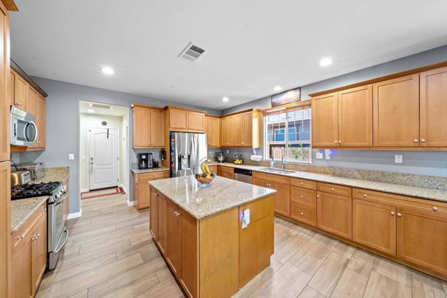 448 Kennedy Court, Escondido CA: https://media.crmls.org/mediaz/410923fc-dde4-41aa-93c8-f72ba81e660f.jpg