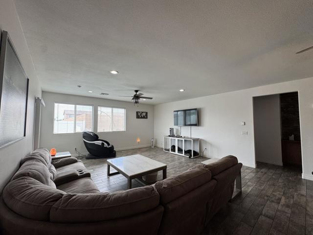 401 Sage Brush Street, Blythe CA: https://media.crmls.org/mediaz/41094119-c614-49bc-b306-baa55003d4af.jpg