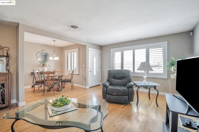 581 Fairway Street, Hayward CA: https://media.crmls.org/mediaz/410967cb-8081-49c8-9bd8-9d73fe15dfab.jpg