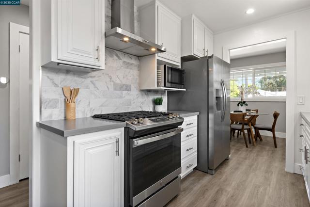 225 Babette Ct, Pleasant Hill CA: https://media.crmls.org/mediaz/410a0608-3664-4be1-a4a6-ad66dd446c04.jpg