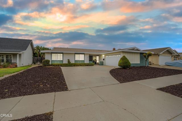 1215 Lawrence Way, Oxnard CA: https://media.crmls.org/mediaz/410aba9a-13da-4680-999a-130a46e9de67.jpg