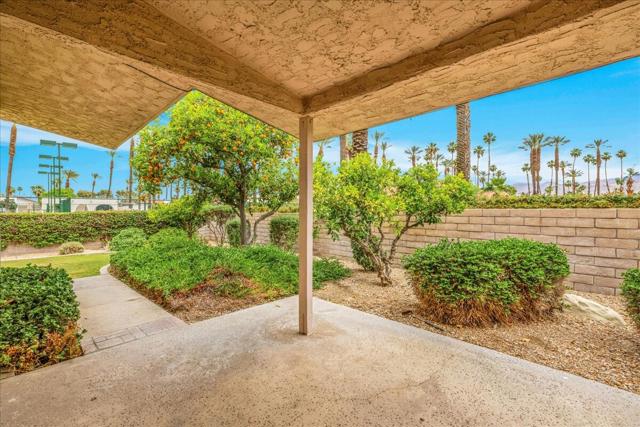 45 Lincoln Place, Rancho Mirage CA: https://media.crmls.org/mediaz/410b00d3-44c7-4b02-84ad-6fdbd5ddacc6.jpg
