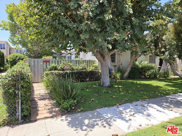 2446 20th Street, Santa Monica, California 90405, 1 Bedroom Bedrooms, ,1 BathroomBathrooms,Condominium,For Sale,20th,24404331