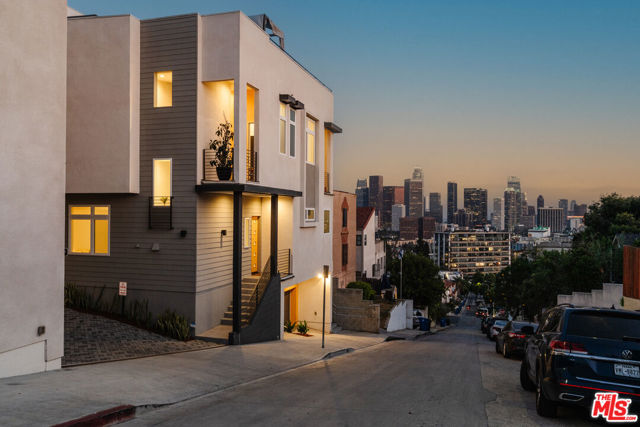 1124 W Panorama Way, Los Angeles CA: https://media.crmls.org/mediaz/410b10ca-ce40-4d60-a730-7b984bf23ba7.jpg