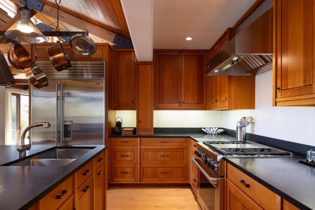 18 Touche, Carmel CA: https://media.crmls.org/mediaz/410ba73f-87c1-45fb-aa27-cdb9e94856c2.jpg