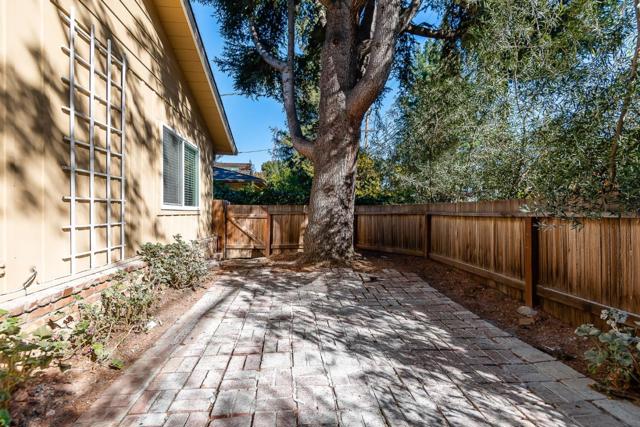 810 Cambridge Avenue, Menlo Park CA: https://media.crmls.org/mediaz/410cea8a-436a-4add-a37c-7fb775987e77.jpg