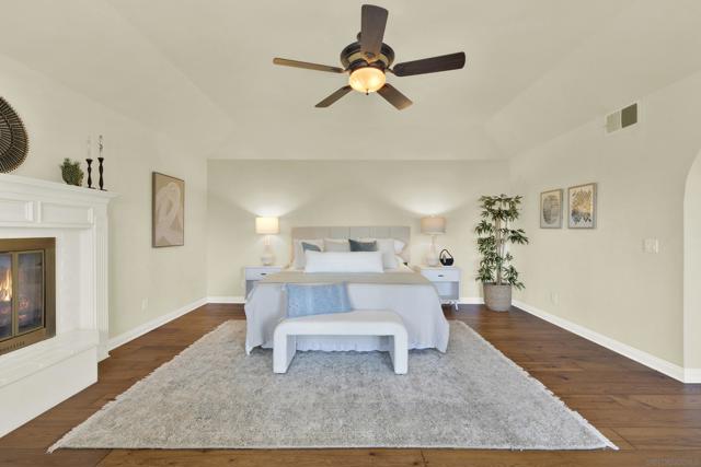 12206 Fairway Pointe Row, San Diego CA: https://media.crmls.org/mediaz/410d3195-6822-4199-b14d-bf627a3a8393.jpg