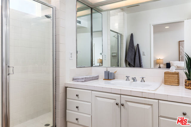 1215 Linda Ridge Lane, Pasadena CA: https://media.crmls.org/mediaz/410d9128-5cf7-4b9a-b65b-3d4e93ad49b8.jpg