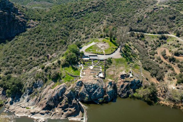 28801 Lakeshore Drive, Agoura Hills CA: https://media.crmls.org/mediaz/410dbde7-7d65-4289-94d8-1d581acaa7c3.jpg