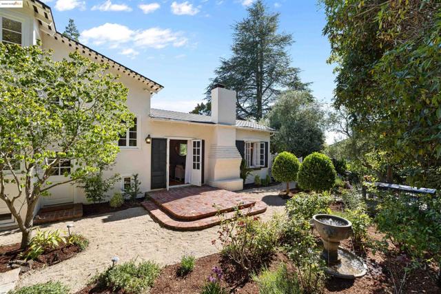 5701 La Salle Ave, Oakland CA: https://media.crmls.org/mediaz/410dfe5f-cdb4-4a2a-ab12-516016f1d819.jpg