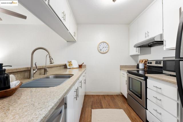 1391 Monument BLVD, Concord CA: https://media.crmls.org/mediaz/410e5240-d2cb-4b83-b972-7b50032d1e68.jpg