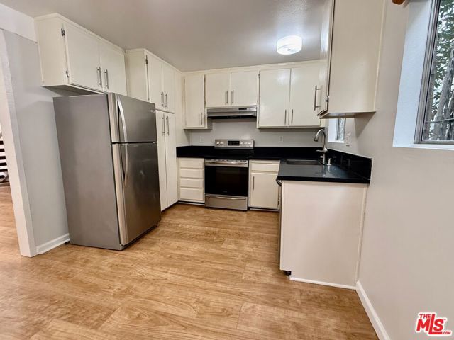 882 Victor Avenue, Inglewood CA: https://media.crmls.org/mediaz/410ed5de-2d85-4f07-8f30-1c9bba5a32bb.jpg