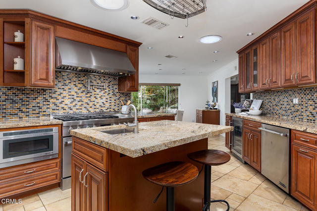 Detail Gallery Image 8 of 52 For 1038 Oban Dr, Los Angeles,  CA 90065 - 4 Beds | 3 Baths