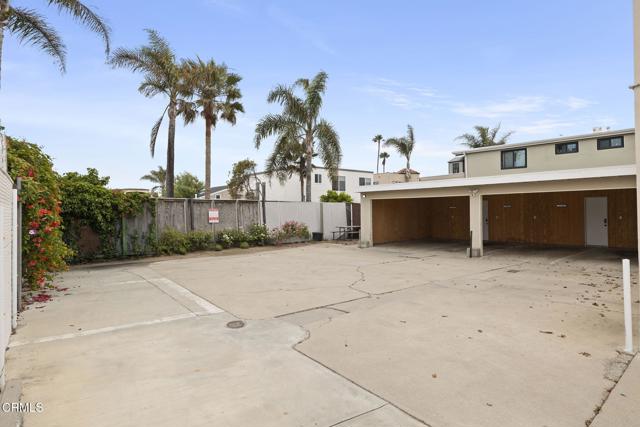 1132 1142 Pittsfield Lane, Ventura CA: https://media.crmls.org/mediaz/410f32be-adcc-4c73-a8b8-62bb0dff030d.jpg