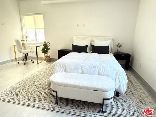 834 S Shenandoah Street, Los Angeles CA: https://media.crmls.org/mediaz/410f422a-e847-4f73-93d4-068aacb7fee9.jpg