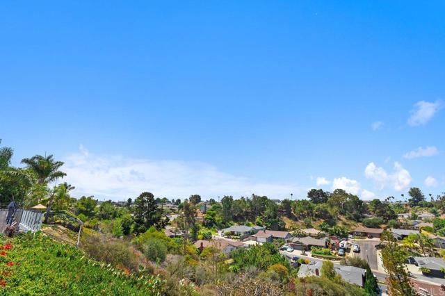 5448 Noah Way, San Diego CA: https://media.crmls.org/mediaz/410f525c-deb2-493b-a322-b329a8d76f16.jpg