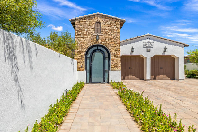 81350 Merv Griffin Way, La Quinta CA: https://media.crmls.org/mediaz/410fe19f-e7ac-40d1-9d26-29abbe799ca1.jpg