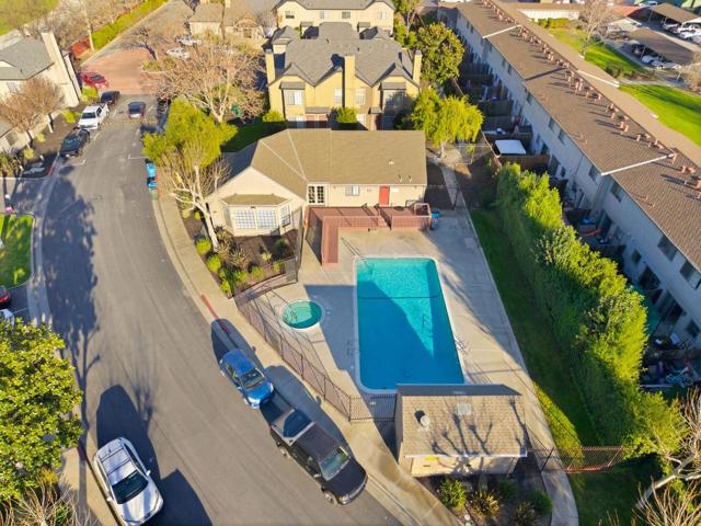 251 Gibson Drive, Hollister CA: https://media.crmls.org/mediaz/410ff80f-9e1d-4dea-aa50-1658c661ef6f.jpg