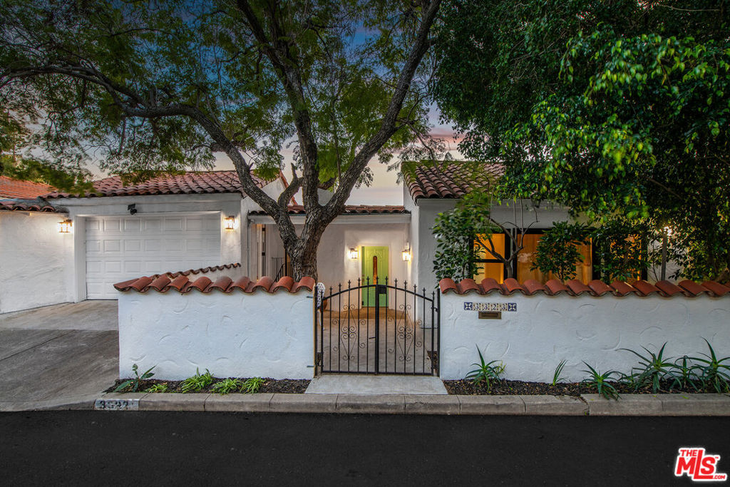 3323 N Knoll Drive