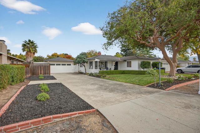 866 Stonehurst Way, Campbell CA: https://media.crmls.org/mediaz/411036fb-8116-421b-83cc-95bea8d61ad2.jpg