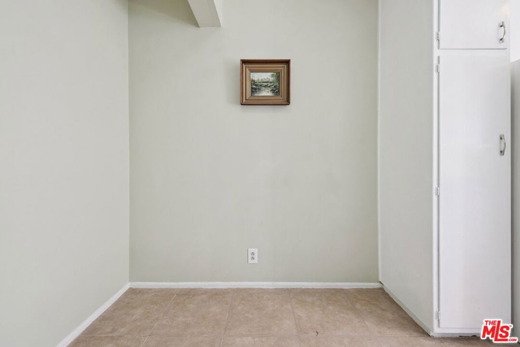 https://media.crmls.org/mediaz/4110374d-4c96-4ac7-aaca-db8b2fea8f7d.jpg?preset=X-Large