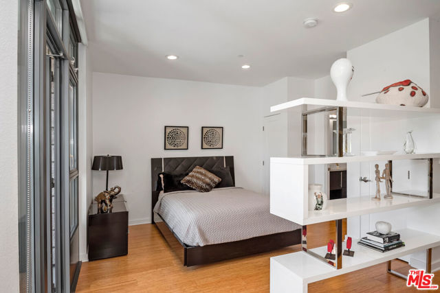13045 Pacific Promenade, Playa Vista CA: https://media.crmls.org/mediaz/411177ca-4c33-475e-b8ca-947cd4d0e5fd.jpg