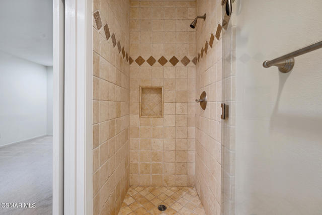 3034 Rollings Avenue, Thousand Oaks CA: https://media.crmls.org/mediaz/4111a17c-84eb-494d-9b46-30450cd01424.jpg