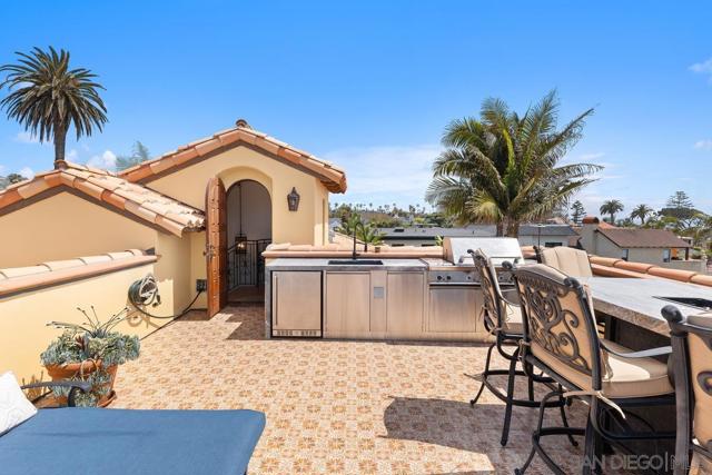 7344 Olivetas Ave, La Jolla CA: https://media.crmls.org/mediaz/4111d77a-4130-4e7d-96be-82d49851b06b.jpg
