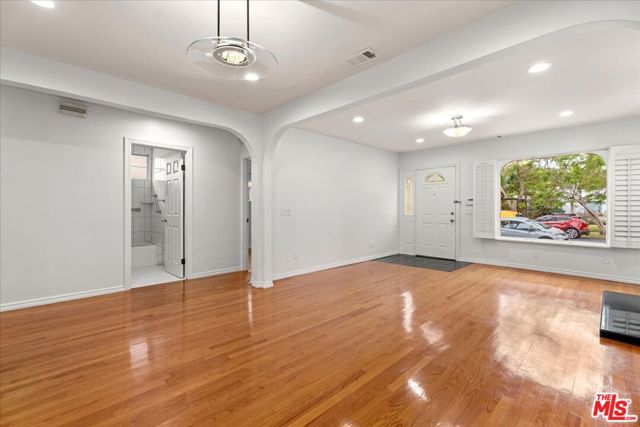 2126 Selby Avenue, Los Angeles CA: https://media.crmls.org/mediaz/41123153-065a-485b-84e9-0835c9970e16.jpg