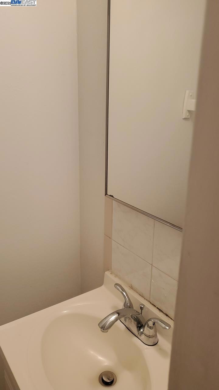 https://media.crmls.org/mediaz/41123467-463a-4707-bd52-97f5e1218c57.jpg?preset=X-Large