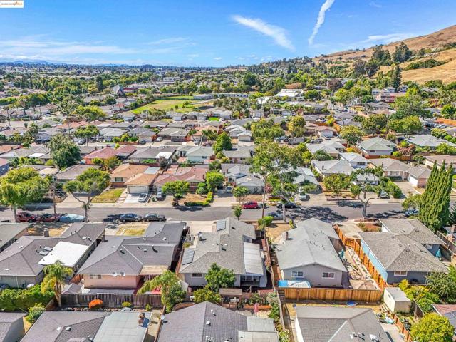 589 Evangeline Way, Hayward CA: https://media.crmls.org/mediaz/4112b4b4-4d4b-45c3-9324-6b23861716bc.jpg