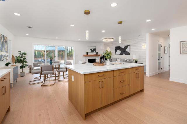 3742 Savannah Rd, Fremont CA: https://media.crmls.org/mediaz/41132ba2-c4a5-4fb1-be3c-4f4f3b04d6cf.jpg