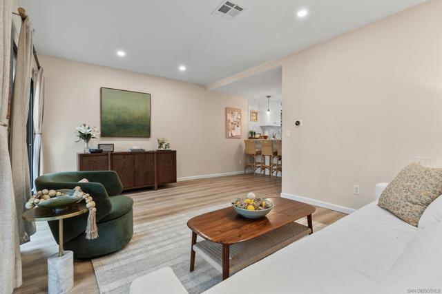 2383 Altisma Way, Carlsbad CA: https://media.crmls.org/mediaz/41134a60-c299-42c9-861e-30a05749a610.jpg