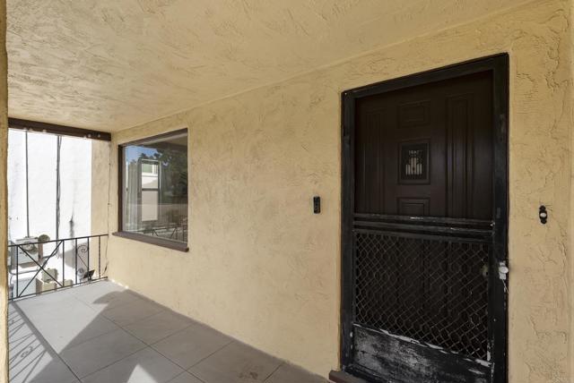 Detail Gallery Image 5 of 47 For 3040 Byron St, San Diego,  CA 92106 - 6 Beds | 2 Baths