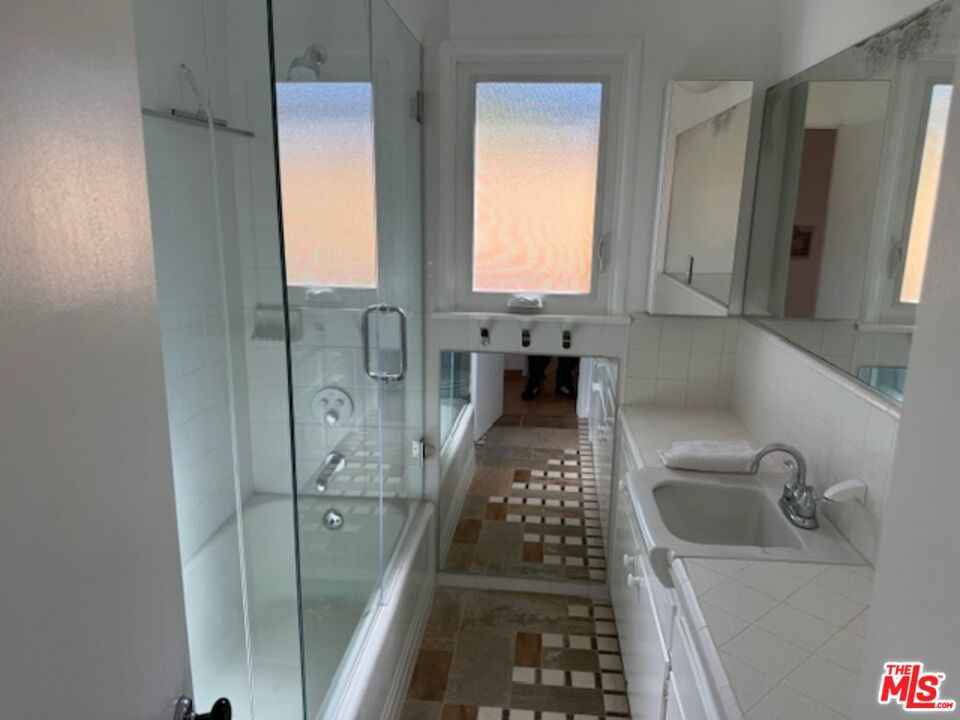 https://media.crmls.org/mediaz/41138547-af08-405e-a570-506e8d320a08.jpg?preset=X-Large