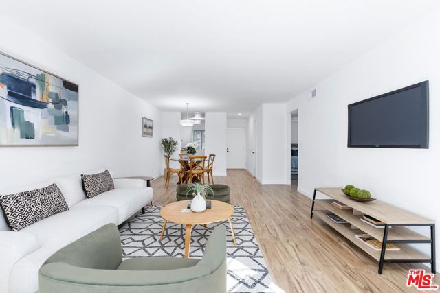 20134 Leadwell Street, Winnetka CA: https://media.crmls.org/mediaz/4113e726-f491-48e1-9668-97b20f33b138.jpg