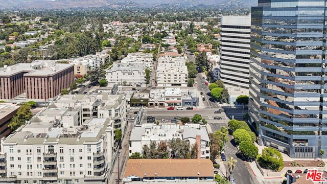 1209 Amherst Avenue, Los Angeles CA: https://media.crmls.org/mediaz/41140701-15b0-4759-bb1d-bc866d0db98b.jpg