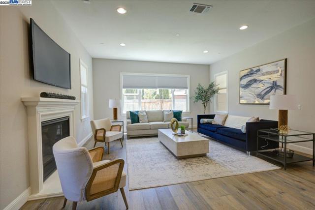 2092 Drysdale St, Danville CA: https://media.crmls.org/mediaz/41142a4c-8ebf-4a09-a7cb-6e71b693e6a5.jpg