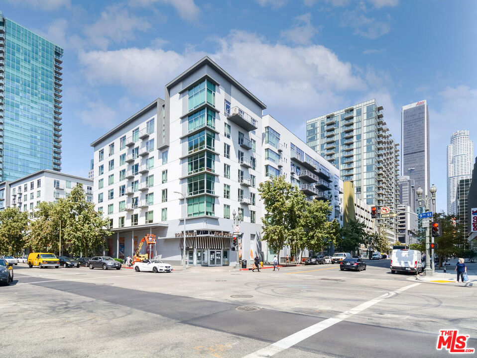 645 W 9th Street Unit 607