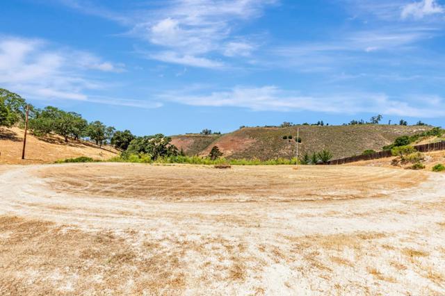 28837 Underwood Road,  CA: https://media.crmls.org/mediaz/41155f76-40a4-4a9b-afe9-97cf2a4139b0.jpg