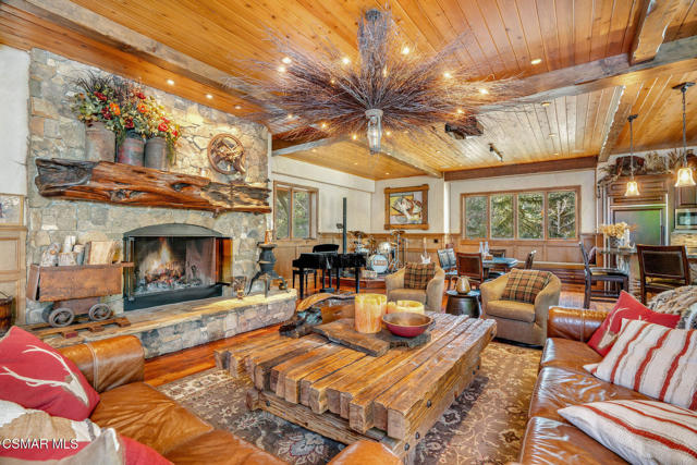 32310 Hummingbird Court, Running Springs CA: https://media.crmls.org/mediaz/411614e7-7c35-4f86-8dff-eaffbd0c361e.jpg