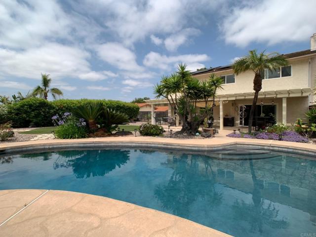 3812 Wild Oats Ln, Bonita CA: https://media.crmls.org/mediaz/411620fd-a7d8-49e1-b5e6-1e98a4ef3826.jpg