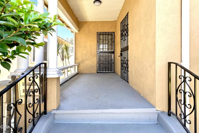 124 W Avenue 28, Los Angeles CA: https://media.crmls.org/mediaz/41168fbd-4a10-4f0f-8b4c-8b98206d389d.jpg