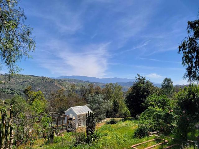9740 Nutby Ln, Escondido CA: https://media.crmls.org/mediaz/41174991-57a4-44f2-89d1-125648e5fbb5.jpg