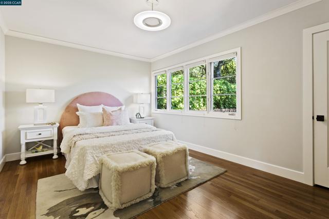 24 La Campana Rd, Orinda CA: https://media.crmls.org/mediaz/4117933c-cae5-4337-8ad0-0890f0a1405e.jpg