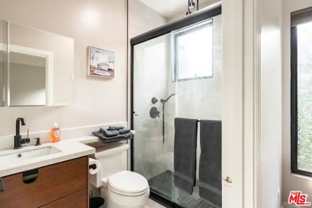 Bedroom #1 en-suite bathroom